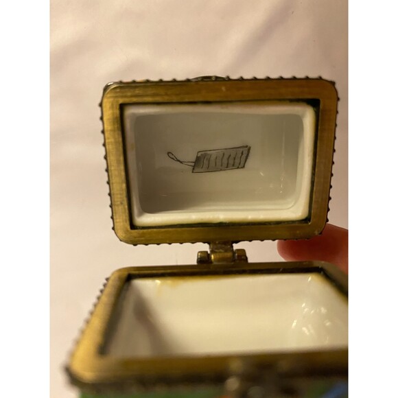 Stack of luggage Trinket/Pill Box - Picture 3 of 8